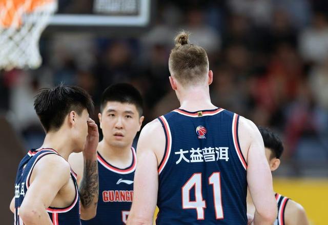 菲律宾男篮翻盘中国男篮，汉密尔顿爆发神勇的简单介绍