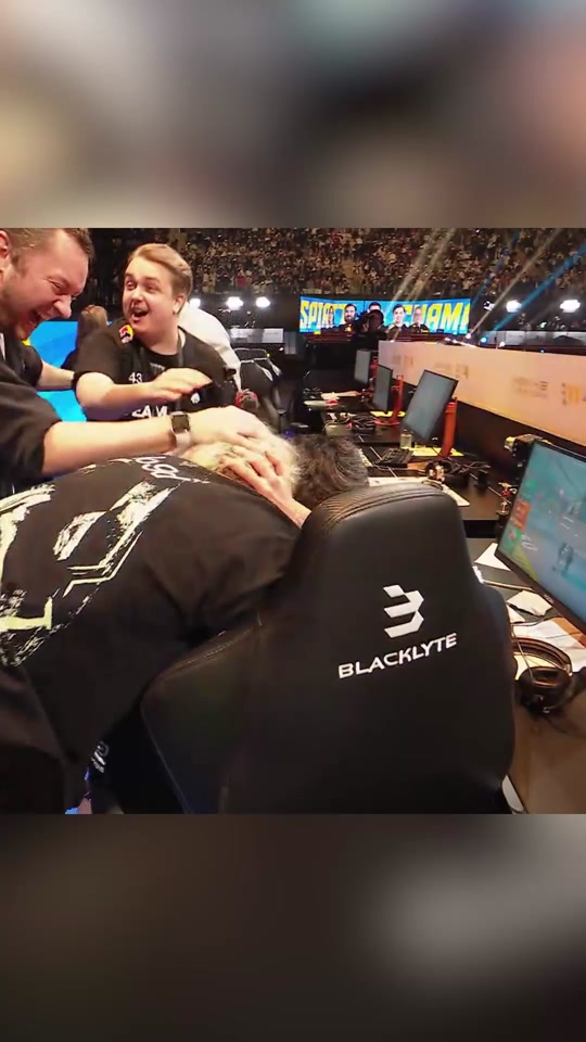 CS2选手刷新世界纪录，震撼全场